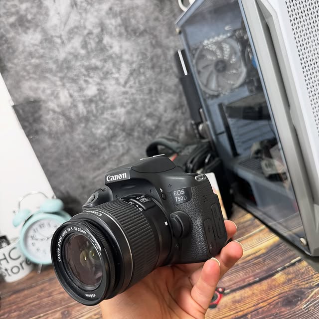 Câmera Canon EOS 750D + Lente 18-55mm IS STM