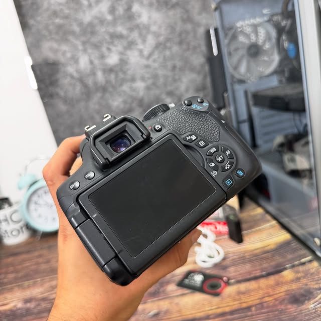 Câmera Canon EOS 750D + Lente 18-55mm IS STM