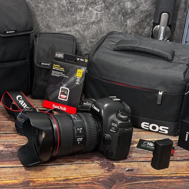 Câmera Canon 5D Mark IV + Lente 24-105mm f/4 II