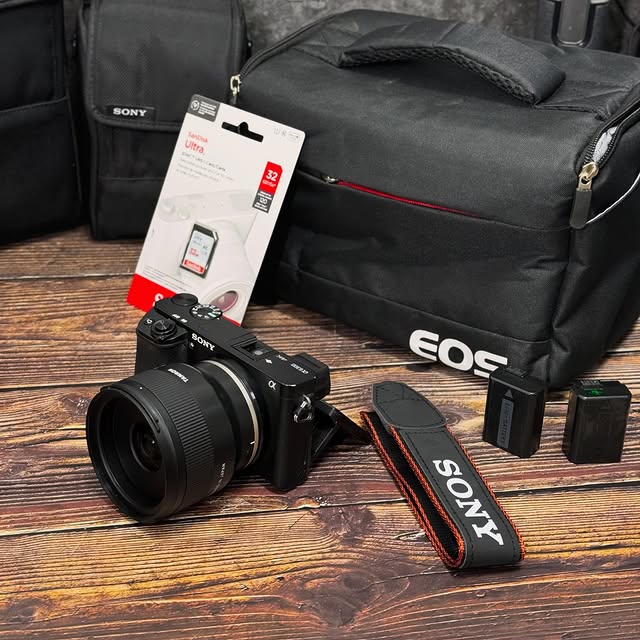 Câmera Sony a6300 + Tamron 24mm