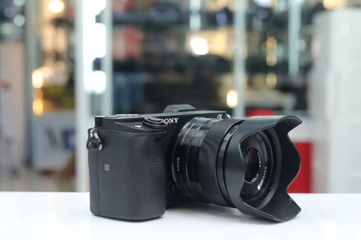 Camera Sony A6400 + Sony 35mm