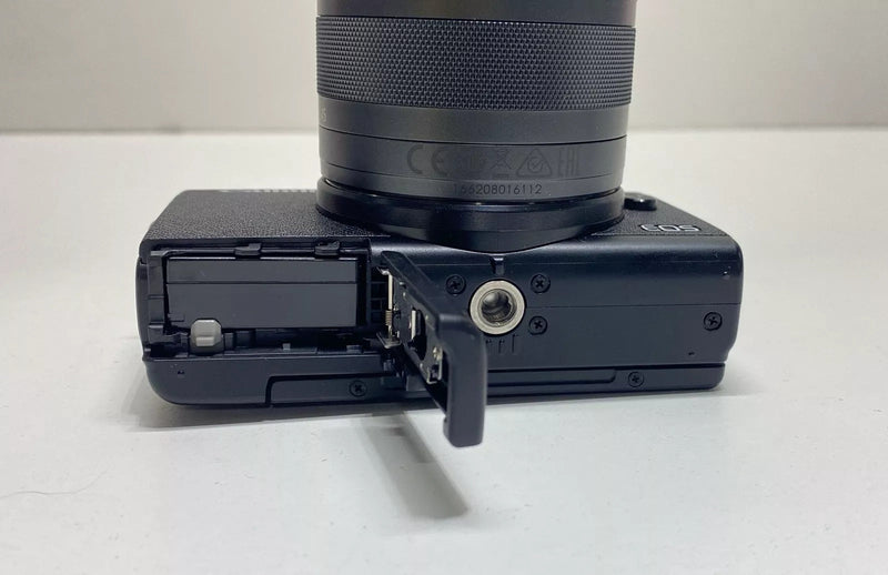 Camera Canon EOS M200 + Lente Canon 15-45mm